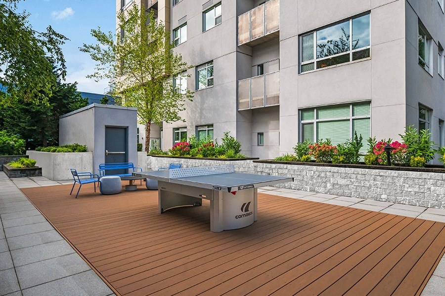 Metro 112 Apartments in Bellevue, WA - Outdoor ping pong